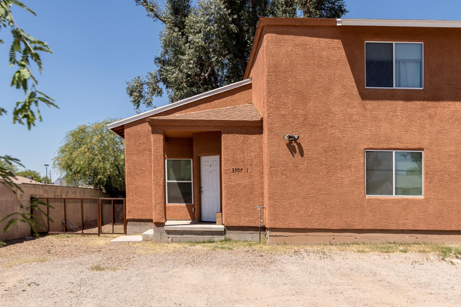 Front - Downtown Townhouse!