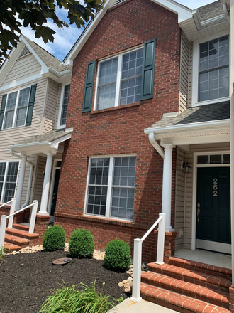 - 2 Bedroom 2 Bath Townhouse