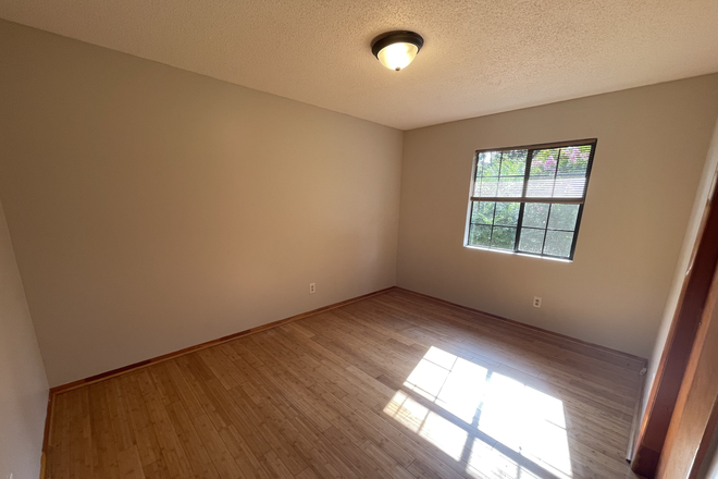 Bedroom 1 - Large Single Family Home For Rent - 4 Bedrooms!