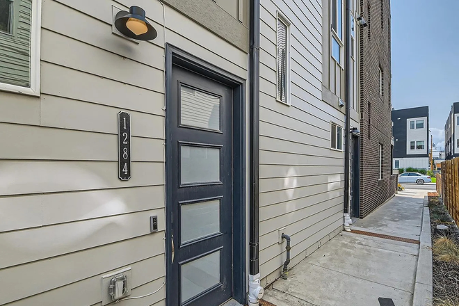 Entrance - Rooftop patio with scenic views townhome