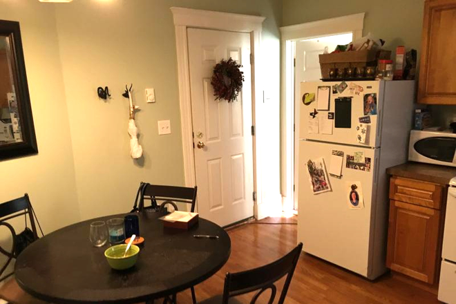 Hub Realty - Fenway, spacious one bedroom split, remodeled bathroom and refinished hardwood floors Apartments