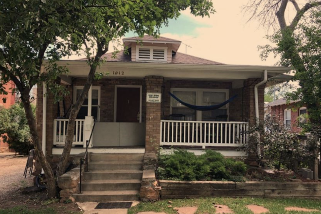 Outside of House - Newly Renovated Room in Home One Minute From Main Campus