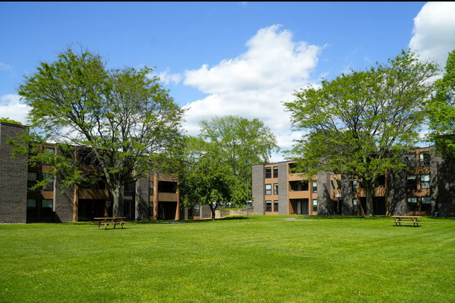 Exterior View - Spring Sublet - Brandywine Apartments