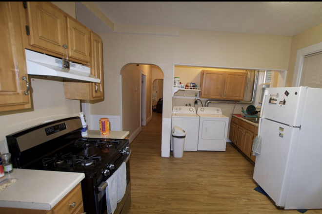 Call NOW for showings! 617-236-8550 - CENTRE ST - *HALF FEE* LRG FLOOR THRU 3BR/1BA AVAIL *9/1/2026* IN FORT HILL W/ IN UNIT LNDRY, PRKNG