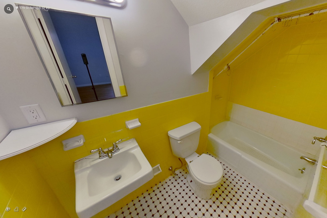 Hub Realty - Back Bay, beautiful studio in brownstone on quiet street Apartments