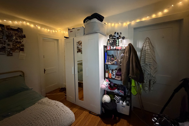 Bedroom for sublet (White Wardrobe will be left ) - Bedroom Available for Summer Sublet in 3 Bedroom 1 Bathroom Apartment 0.3 Miles from Campus