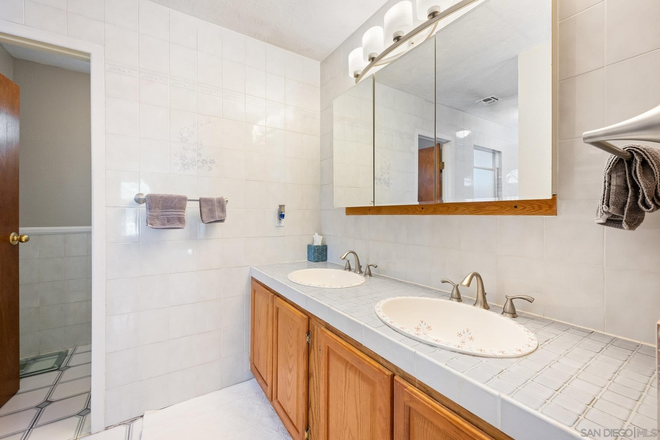 Wash room - Spacious Master bedroom and natural backyard - 1 or 2 persons - Newly Furnished Newly