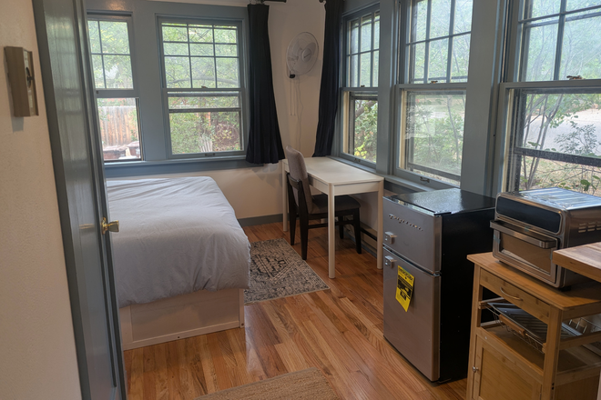 Queen bed, writing desk, rerigerator, cart with air fryer. - Furnished studio apartment in a historic home on Lincoln Place, six blocks from campus.