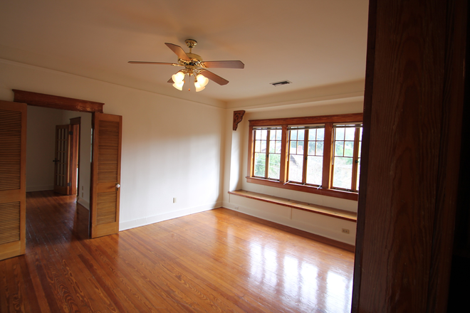 livingroom - Very Large 1-Bedroom with private office space Apartments