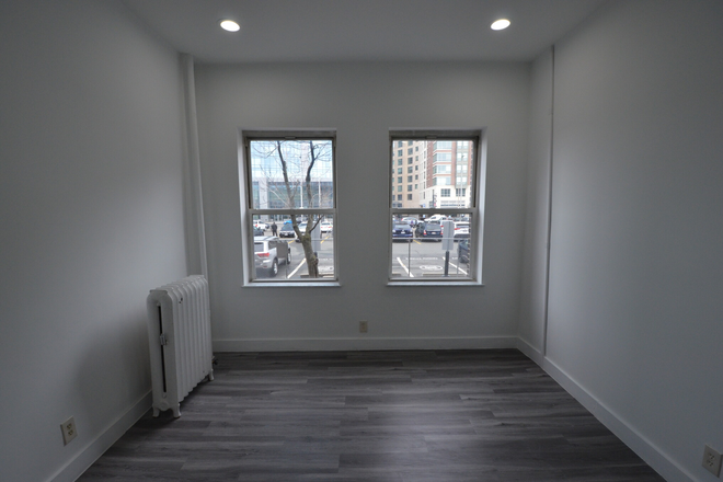 Bedroom - 3 Bed Available 9/1/26! *CONTACT NOAH 603-470-8181 Apartments