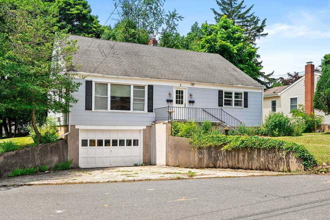 Exterior - 1 Bedroom apartment on Pierson Place