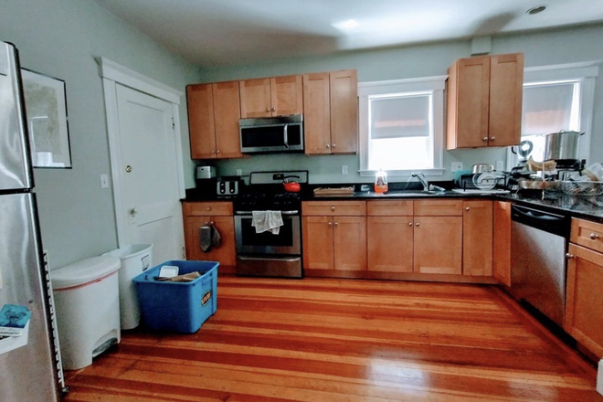 Kitchen - 4 BED 2 BATH GEM RIGHT NEAR TUFTS UNIVERSITY DOWNHILL
