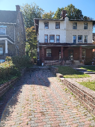Front of House - Large House on 63rd Street close to Train Station