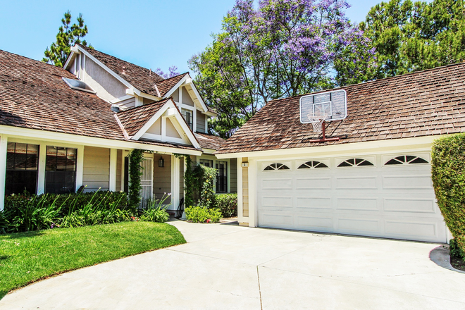 The house is in a cul-de-sac - UCI STUDENTS ROOM IN CLEAN QUIET SAFE IRVINE
