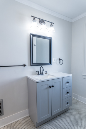 9 - Newly remodeled, close to campus, park, stores.