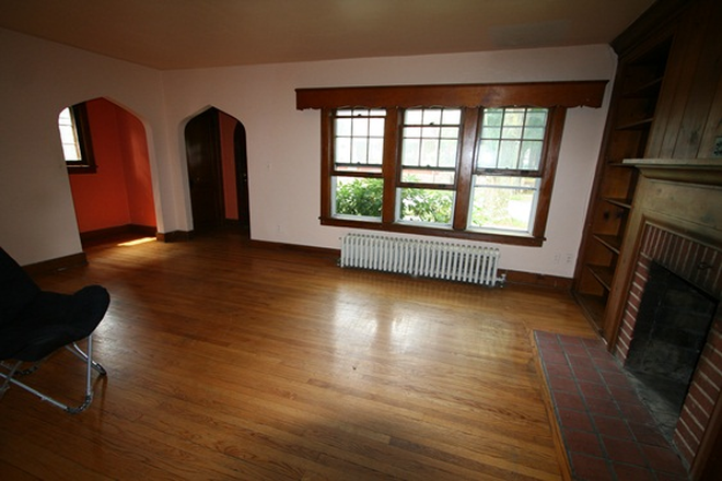 Living Room - Kreiger 738 West College Ave
