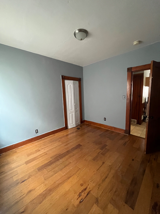 Your bedroom :) - 2 Bedroom 10 minute drive to Campus