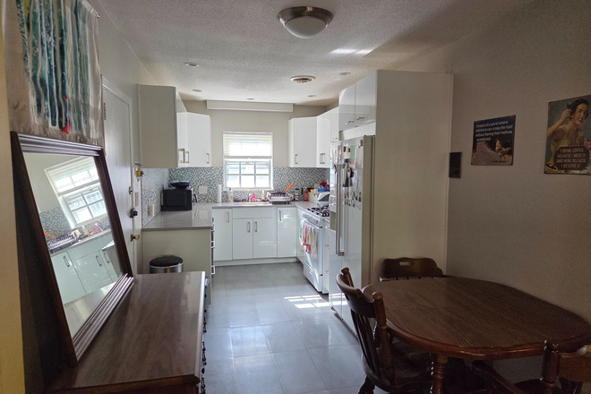 kitchen area - 1 or 2 bedrooms available in 3 bd/2 ba in Towne Estates near Boston College