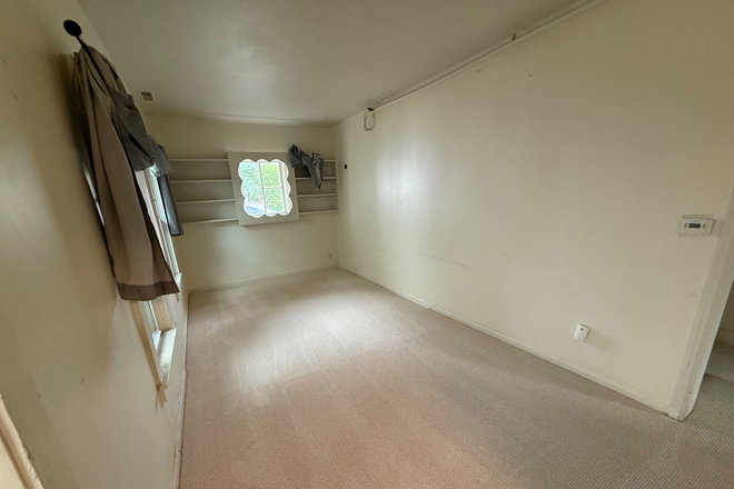 Living Room - Cute Updated 2BR Alley House with Parking