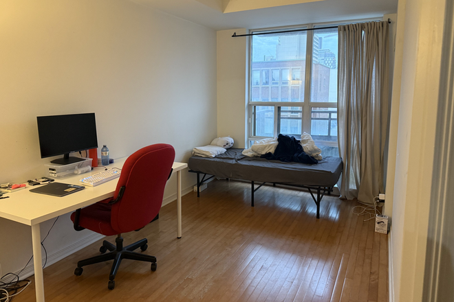 Bedroom - 1 Furnished Bedroom in a 3 room apartment with shared kitchen and bathroom in Condo