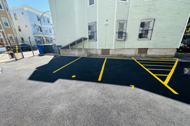 PARKING - Parking 10 Cawfield! Apartments