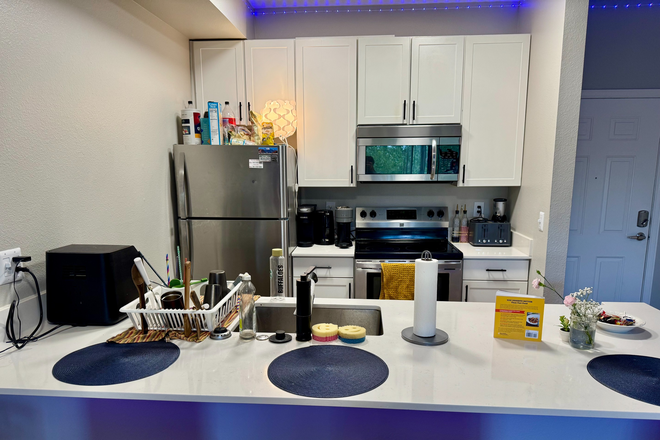 Kitchen - Union Baseline Apartments