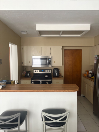 Kitchen - 1 1/2 month free Spyglass Apartments one bed one bath room spring semester