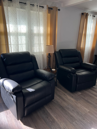 Living room recliners - Newly renovated Chapel Hill Home near UNC, 2 minute walk to Franklin St,