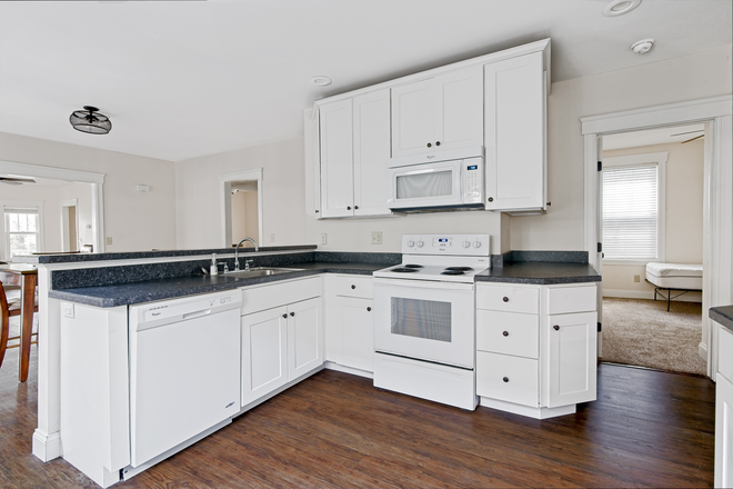 Kitchen - 2nd Floor New Clarendon Apartment close to campus