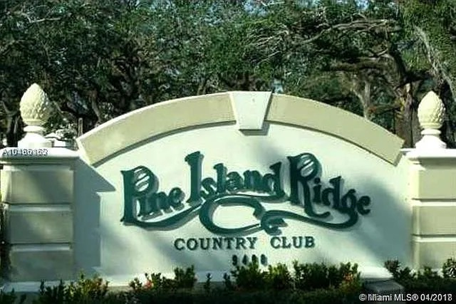 entrance - Pine Island Ridge, close to NSU campus