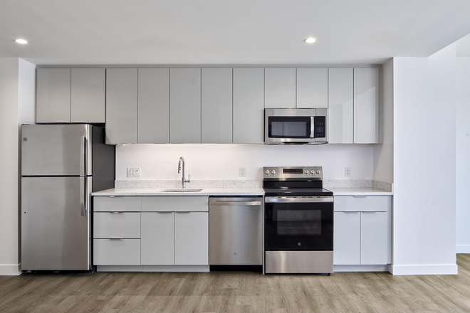 Fully equipped kitchen with microwave, oven, dishwasher, garbage disposal, & washer dryer - 100 South Campus Drive Apartments