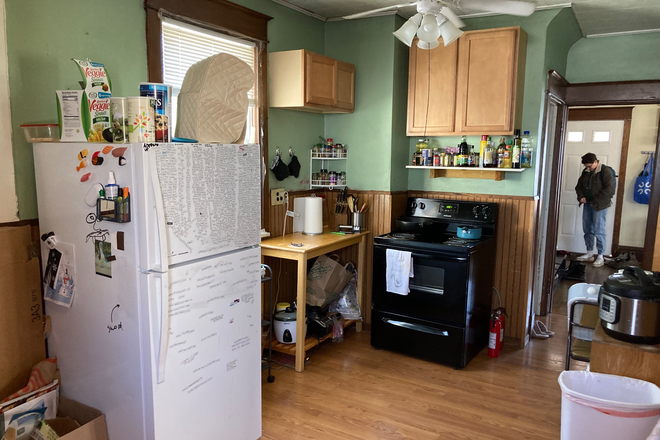 Kitchen - 1749 Carroll Ave; 55104; Close to Transit and Aldine Park!