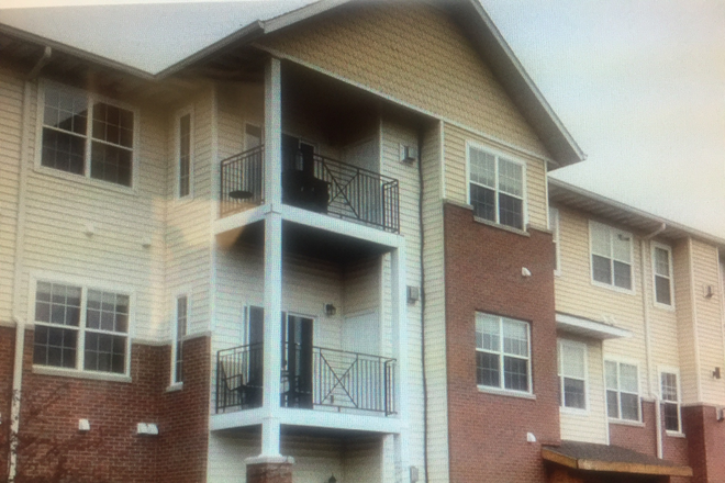 Grandview Court Condominiums - WALK TO UIHC, DENT, LAW, MED: 627 GRANDVIEW CT