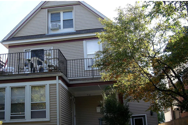 Outside Street View - Apartment Room close to campus