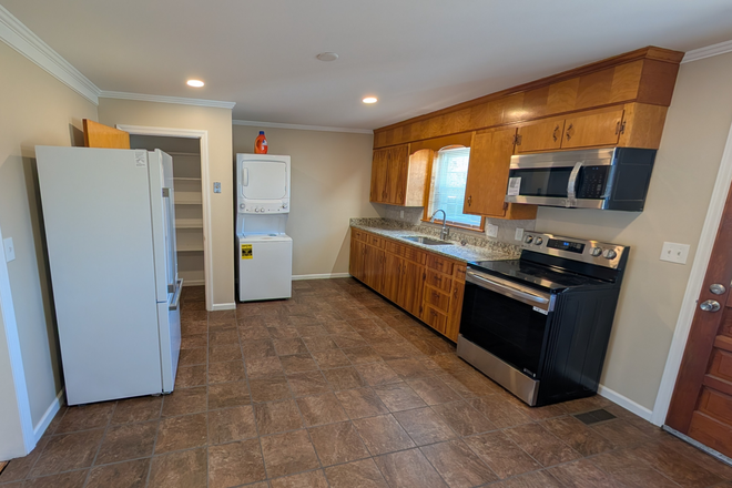 Kitchen - newly updated in downtown Christiansburg