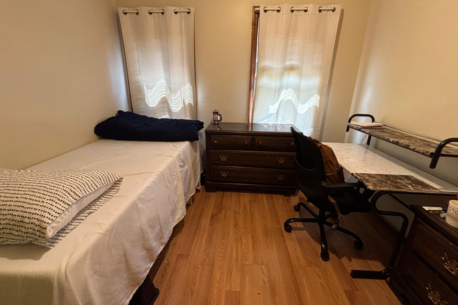 Room - Summer Sublet Near Tufts – Private Room Available July 2026
