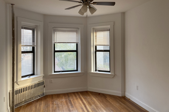 Bedroom - Just Renovated 2 Seapart rooms in Saint Stephen Next to Campus