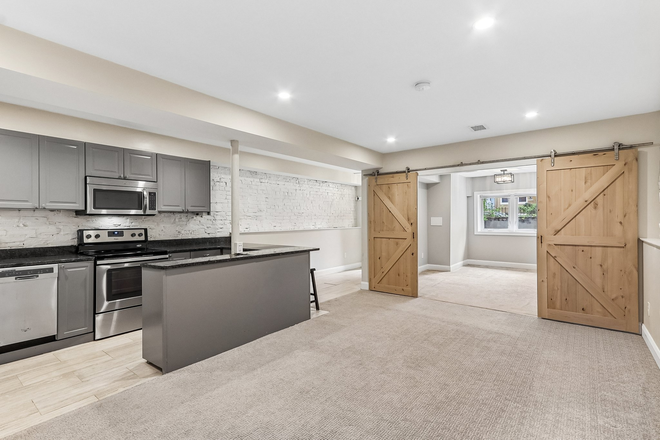 Renovated - Sunny 2BR Apt - W/D, Parking, Walk to Campus!