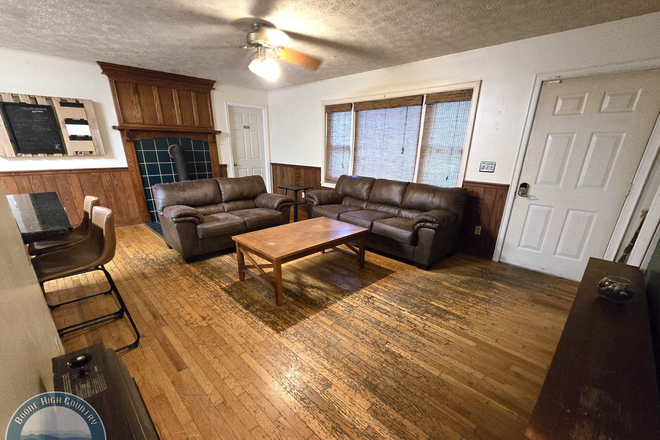 Photo - Three Bedroom Upper Unit in Boone All Utilities Included House