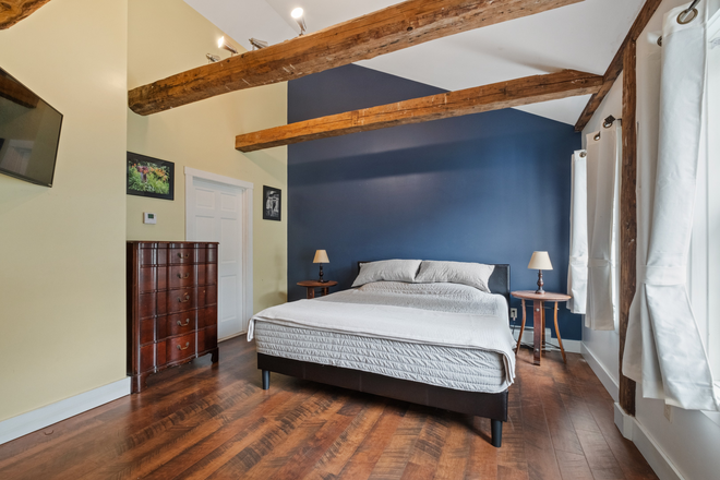 Entrance to Private Bedroom - Private Bedroom and Bathroom at the Columns - Waterfront Property close to campus