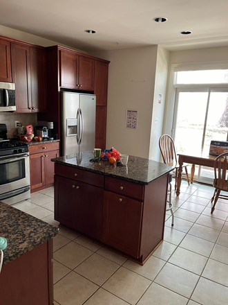 Kitchen - Townhouse across the river from campus