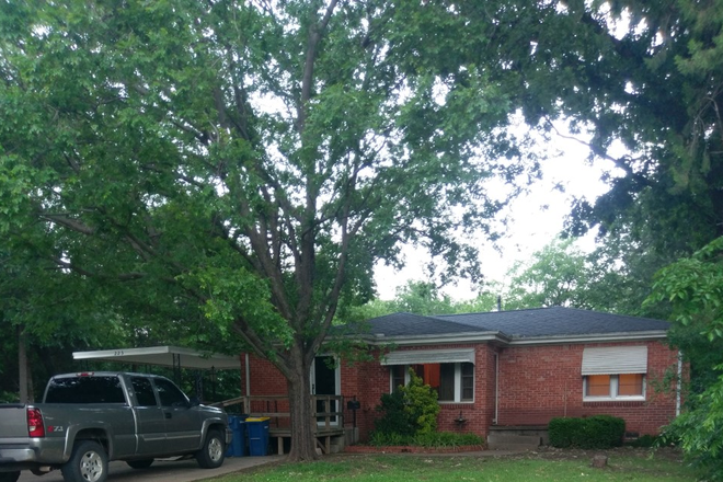 Front Yard - Home near campus w/ big backyard