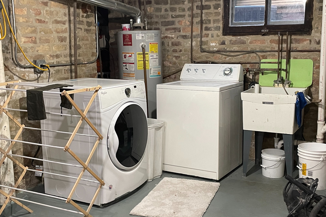 Laundry - 2 blocks to campus, downtown Apartments