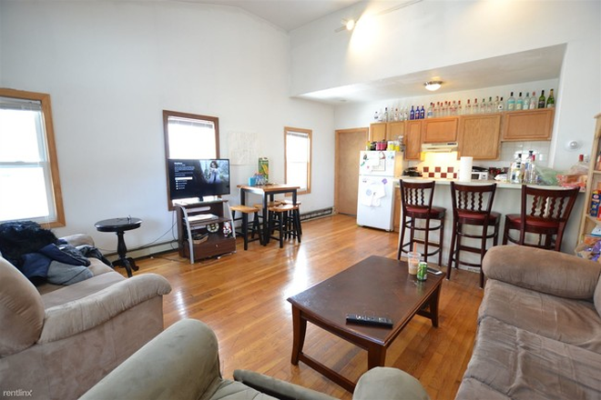 hubrealtyproperties.com - Large recent updated 3 bedroom duplex, in Brighton