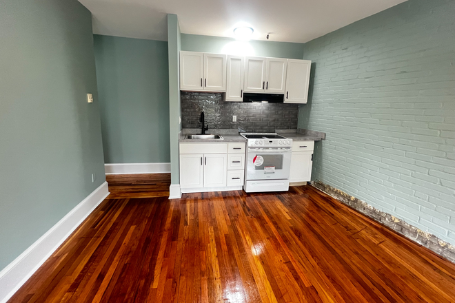 Kitchen - Park Dr 2 Bed Fenway Apartments