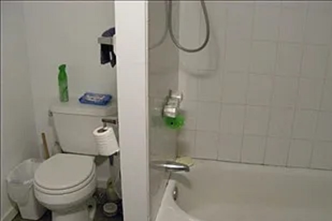 bathroom - Room with own bathroom for rent $650/month