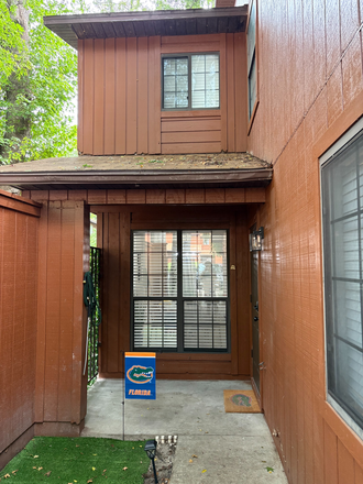 Front Door - Townhome close to campus
