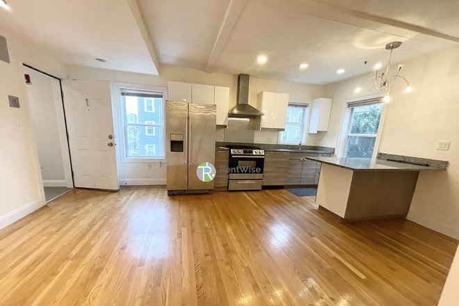 1 - SEPT 2026 | Mission Hill 4 Bed | Central A/C | Deck & Porch | Renovated Kitchen | No Broker Fees!