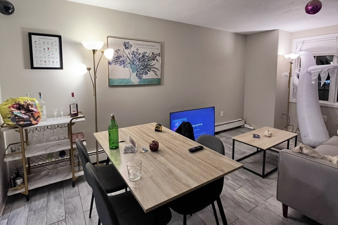 Dining / Living Area - Light-filled Room Convienent Location