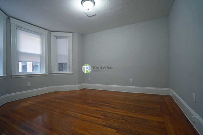 1 - AVAIL NOW- Sweet Allston Studio Off Comm Ave. H/HW inc. NO FEE!